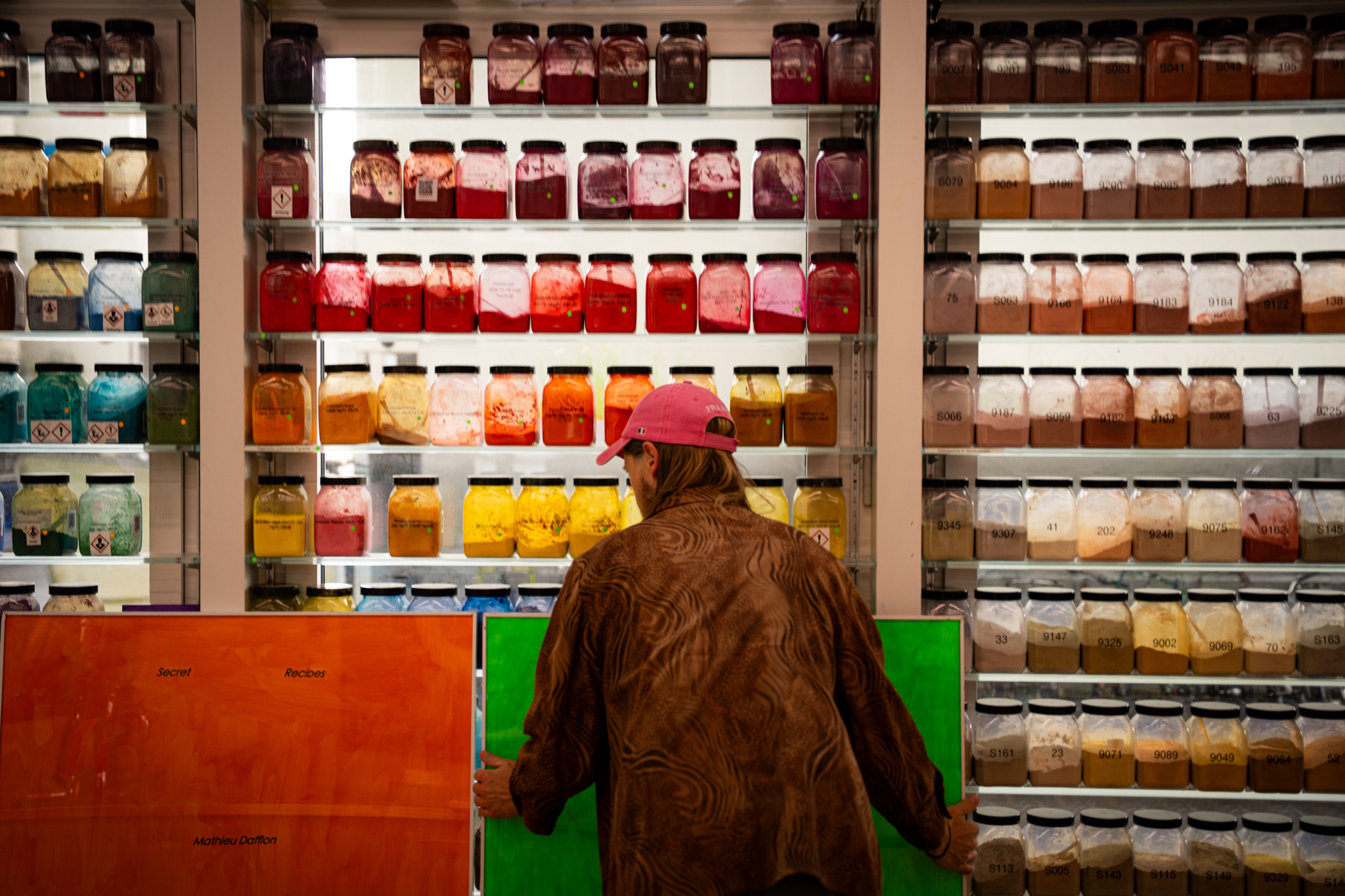 Ein Bild aus dem Raum für Farben in der HSLU – Design Film Kunst.