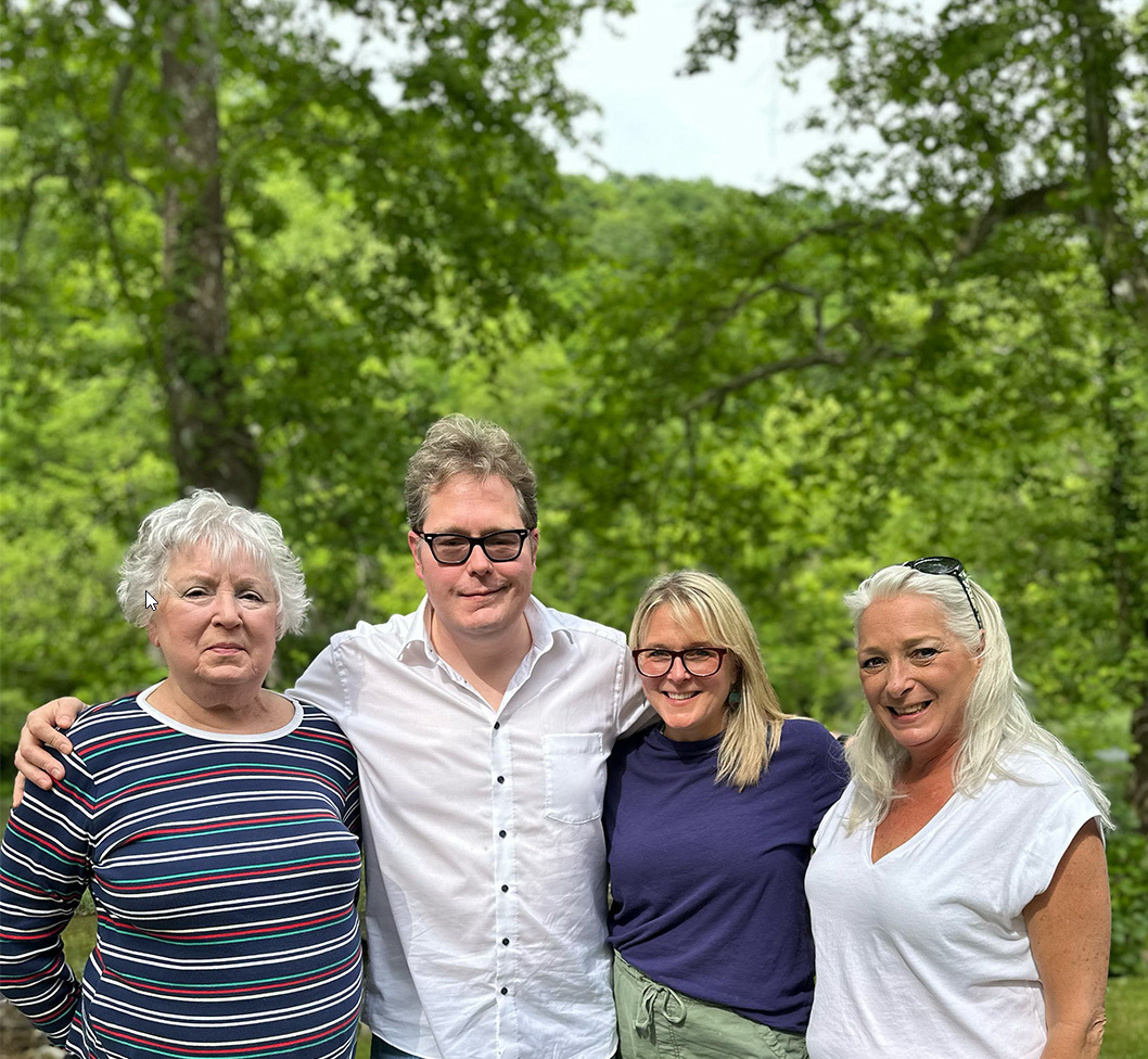 Benjamin Haymond mit seiner Mutter und zwei Schwestern in West Virginia, USA.