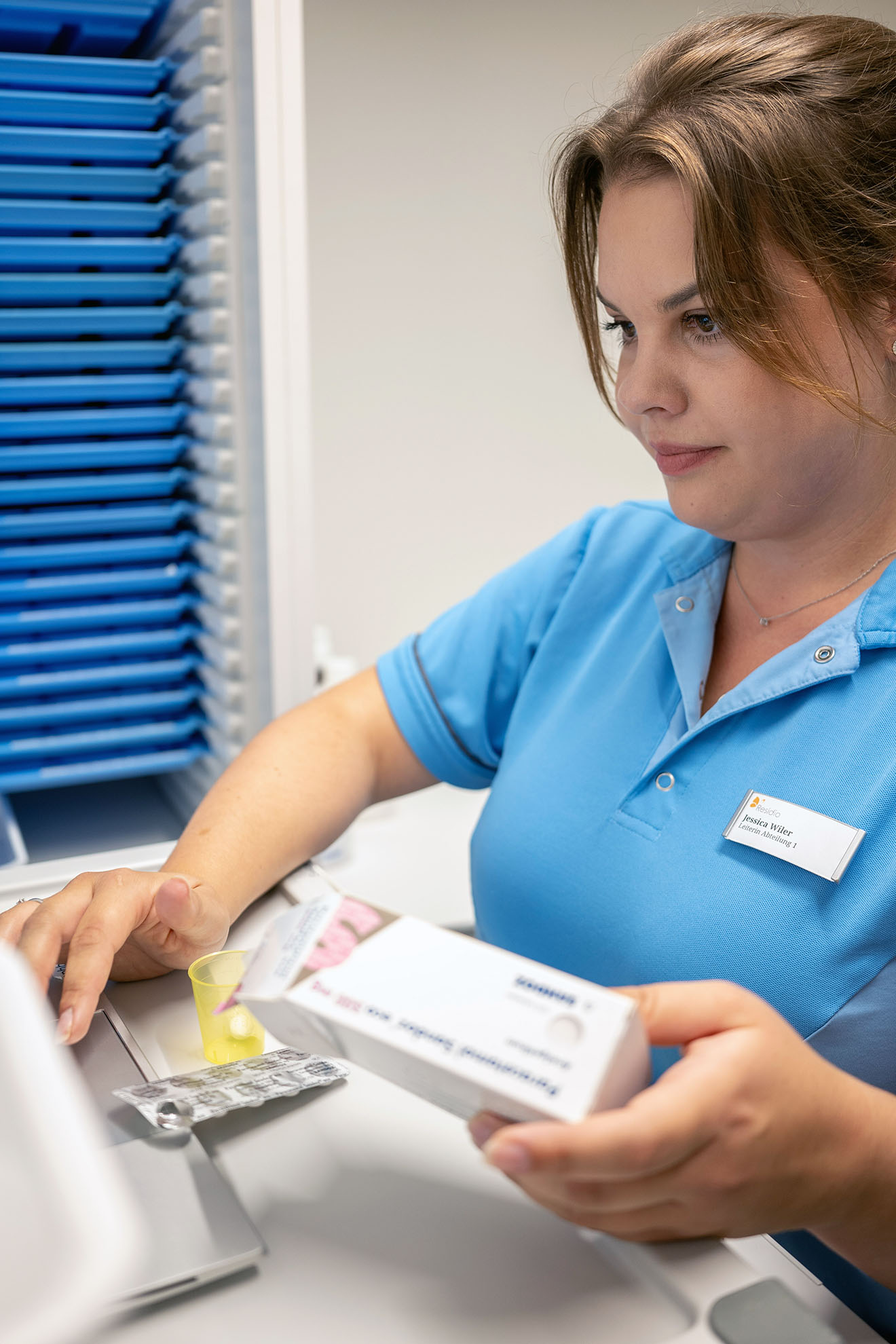 Jessica Wiler bei ihrer Arbeit im Alters- und Pflegeheim in Hochdorf