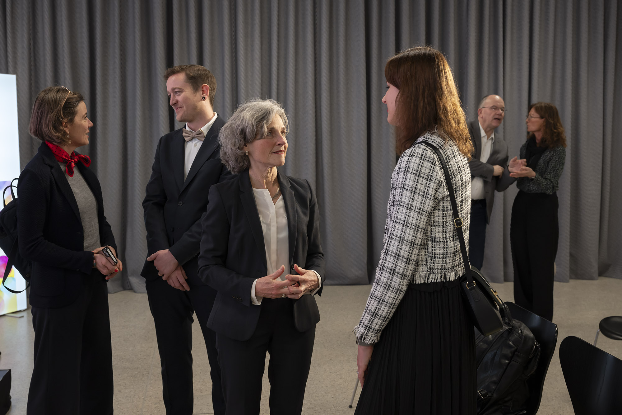 Es darf gefeiert werden - die Rektorin Barbara Bader war auch anwesend