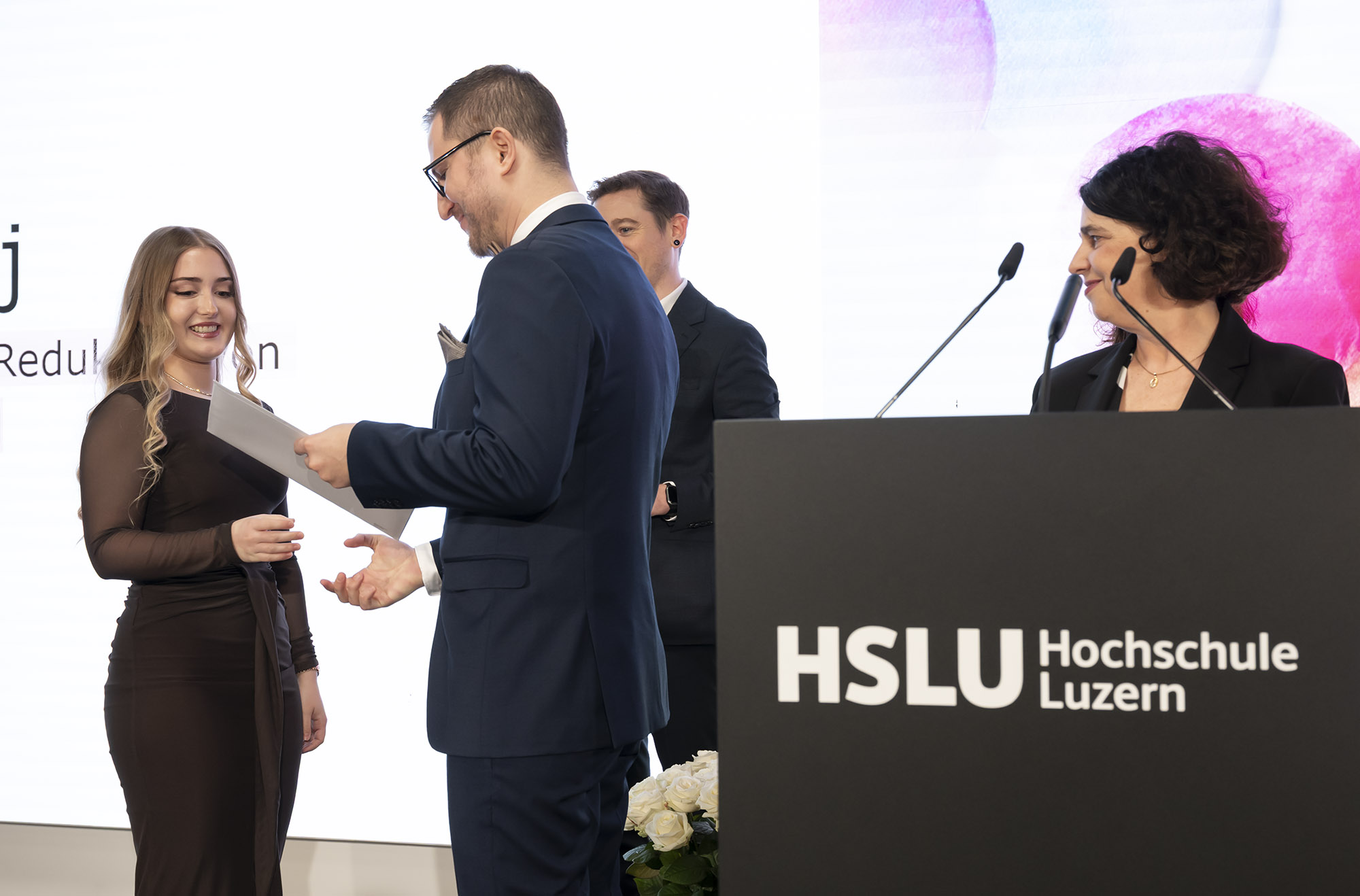 Diplomübergabe von Sever Draganescu, Fabio Knöfler und Annette Dietrich