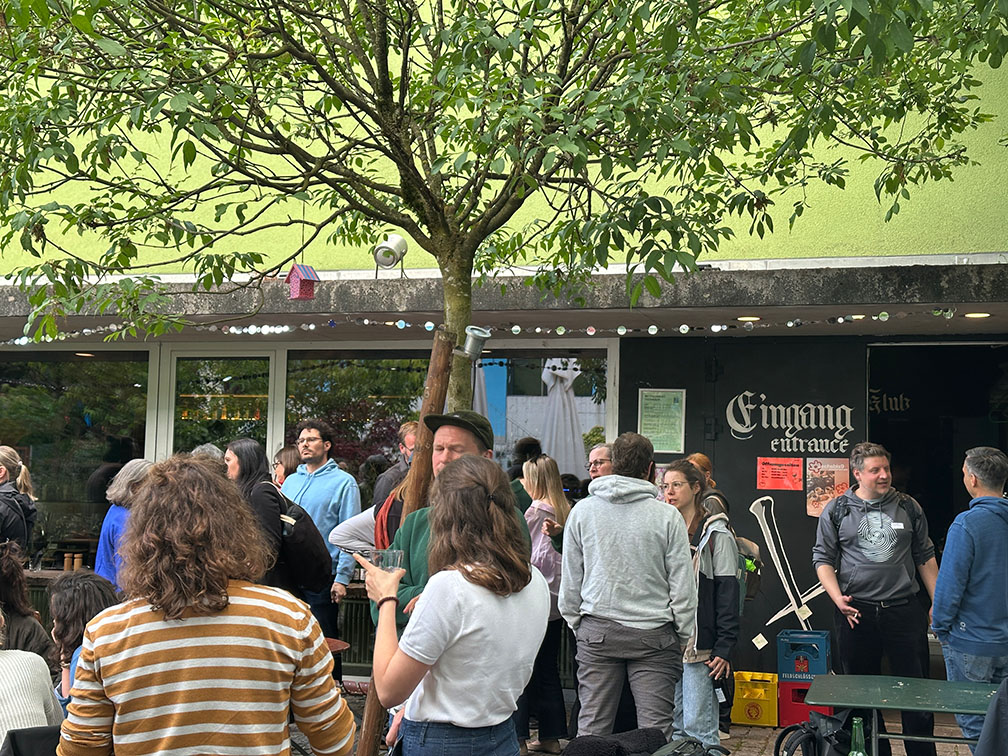 Apero im Treibhaus Garten