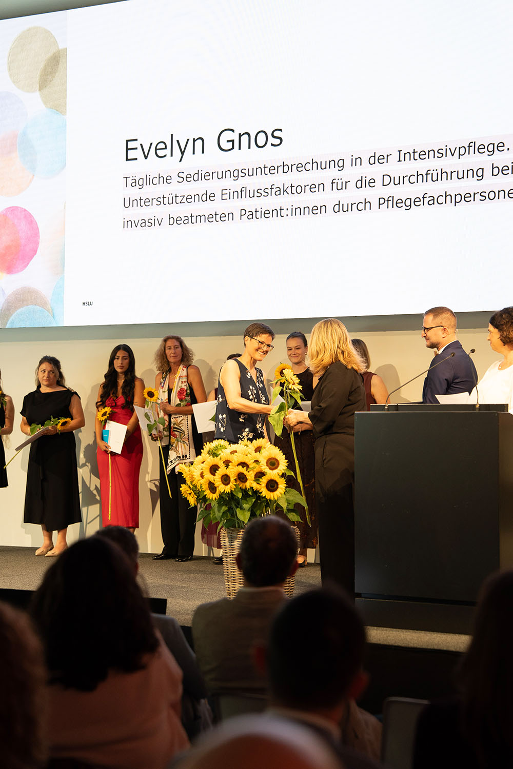 Diplomübergabe an Evelyn Gnos
