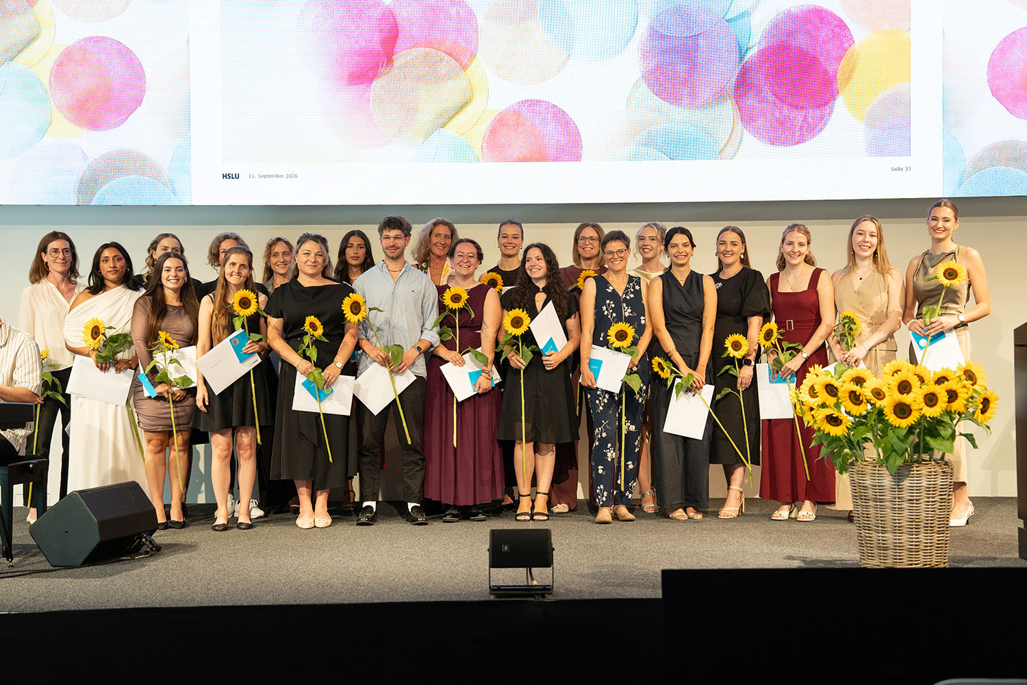 Gruppenbild aller Pflege Absolventinnen