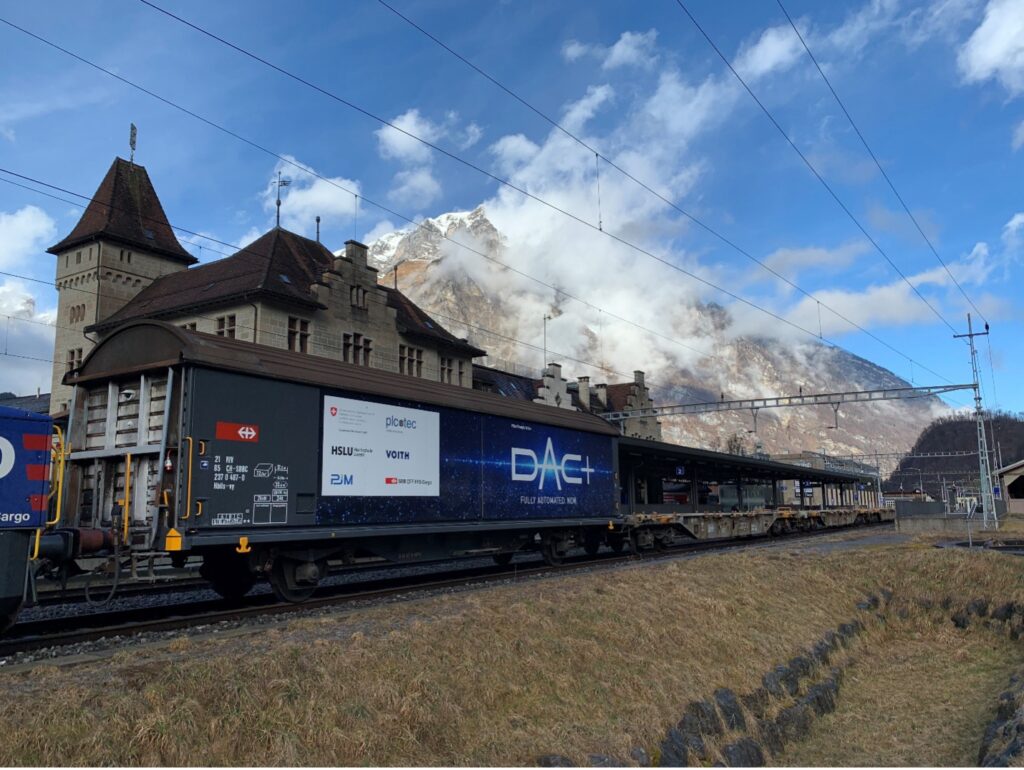 Testfahrt des DAC+ Testzugs im malerischen Glarus